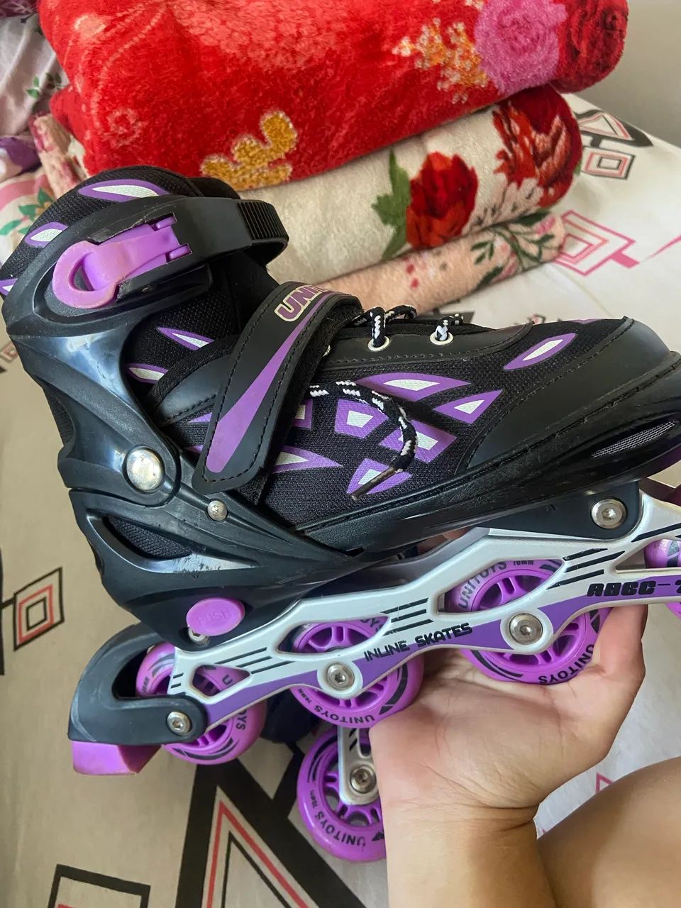 Patins roxo com preto semi novo - Foto 3