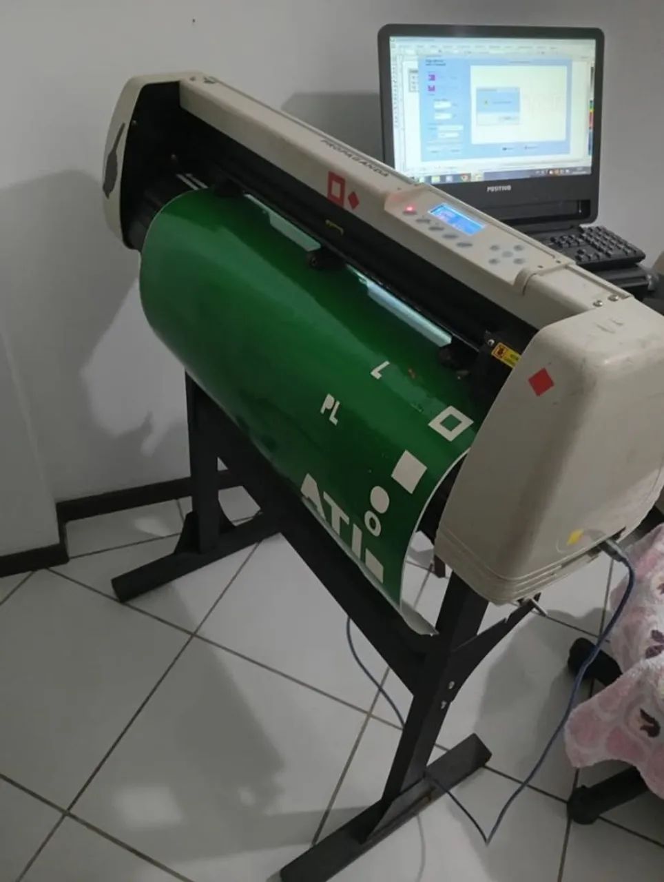 Plotter Recorte Visultec MVSK800 + Computador Positivo - Foto 2