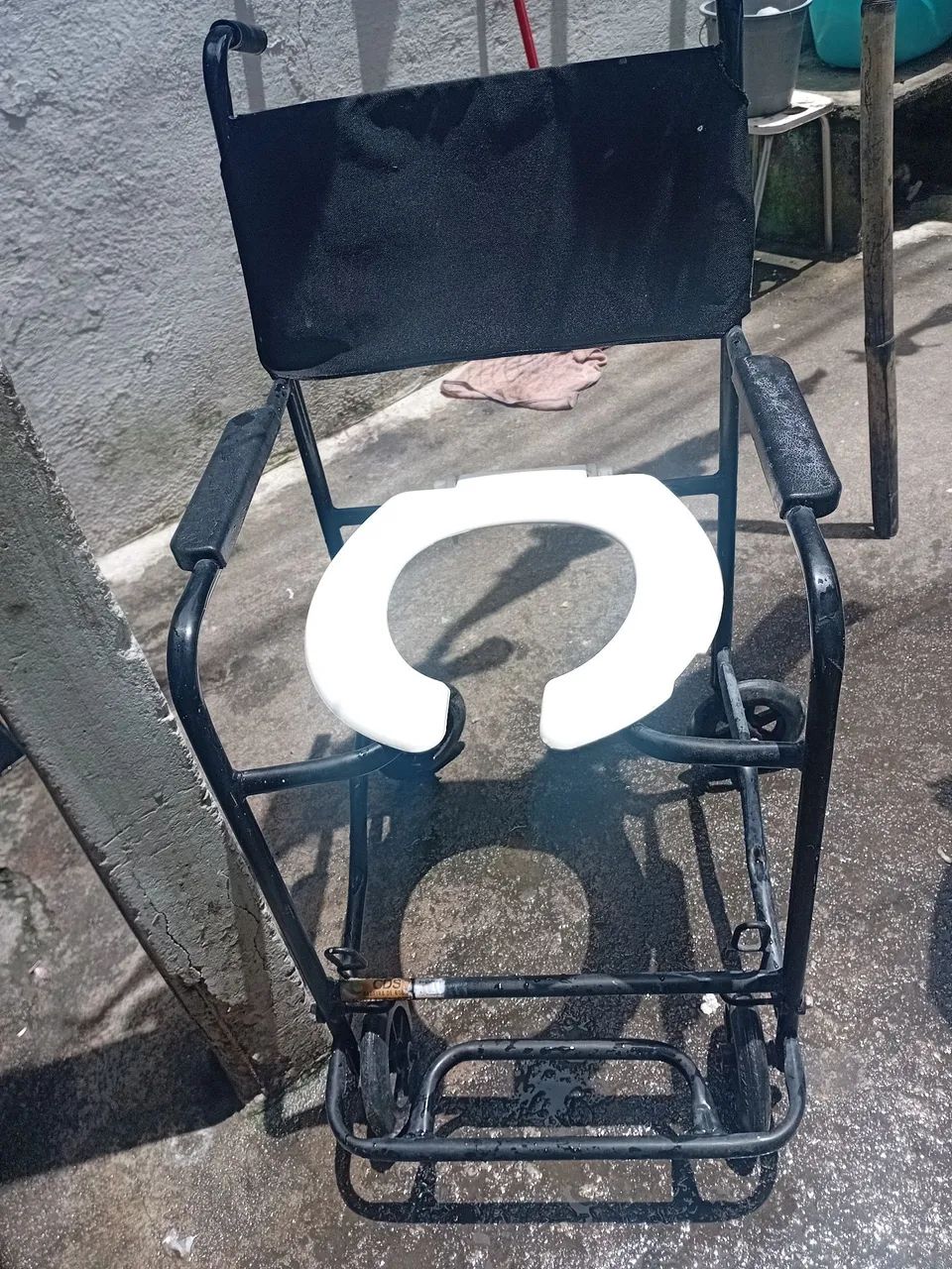 Vendo cadeira de banho pra idoso 