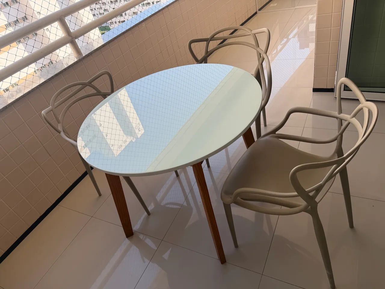 Mesa e cadeiras  - Foto 2