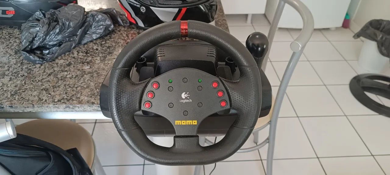 Volante Logitech Momo Racing Force Feedback com pedal - Foto 2