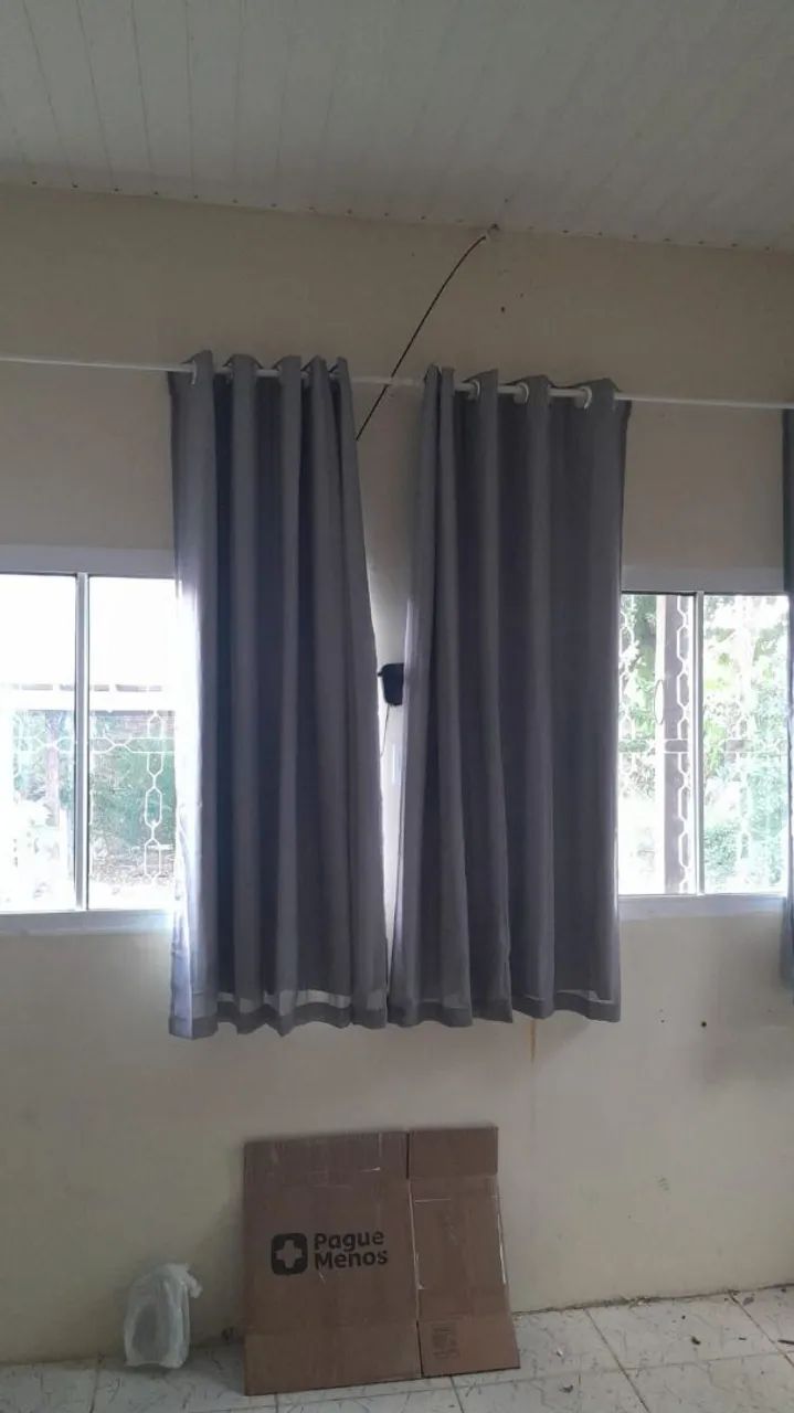 Cortinas com black-out e varão. R$100,00 cada