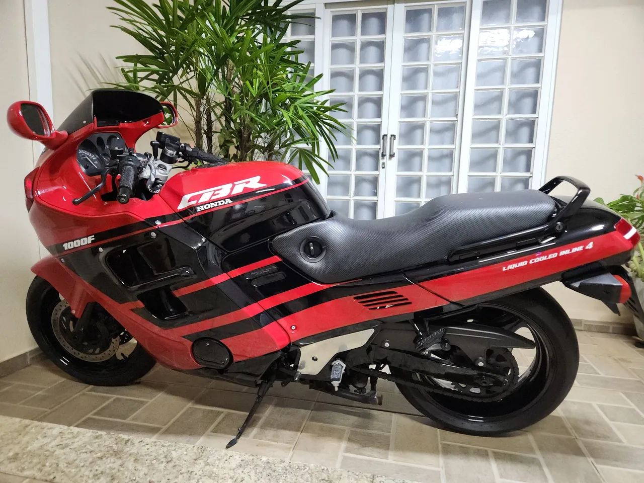 CBR 1000f  