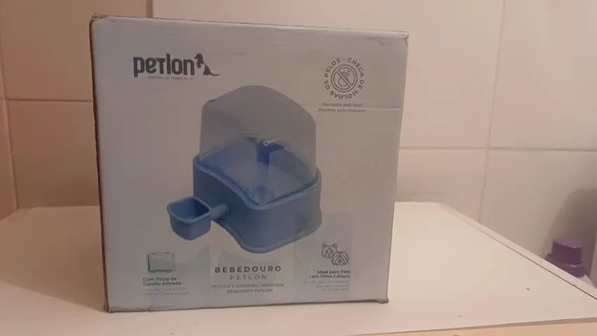 Bebedouro para cães e gatos com pelos longos 