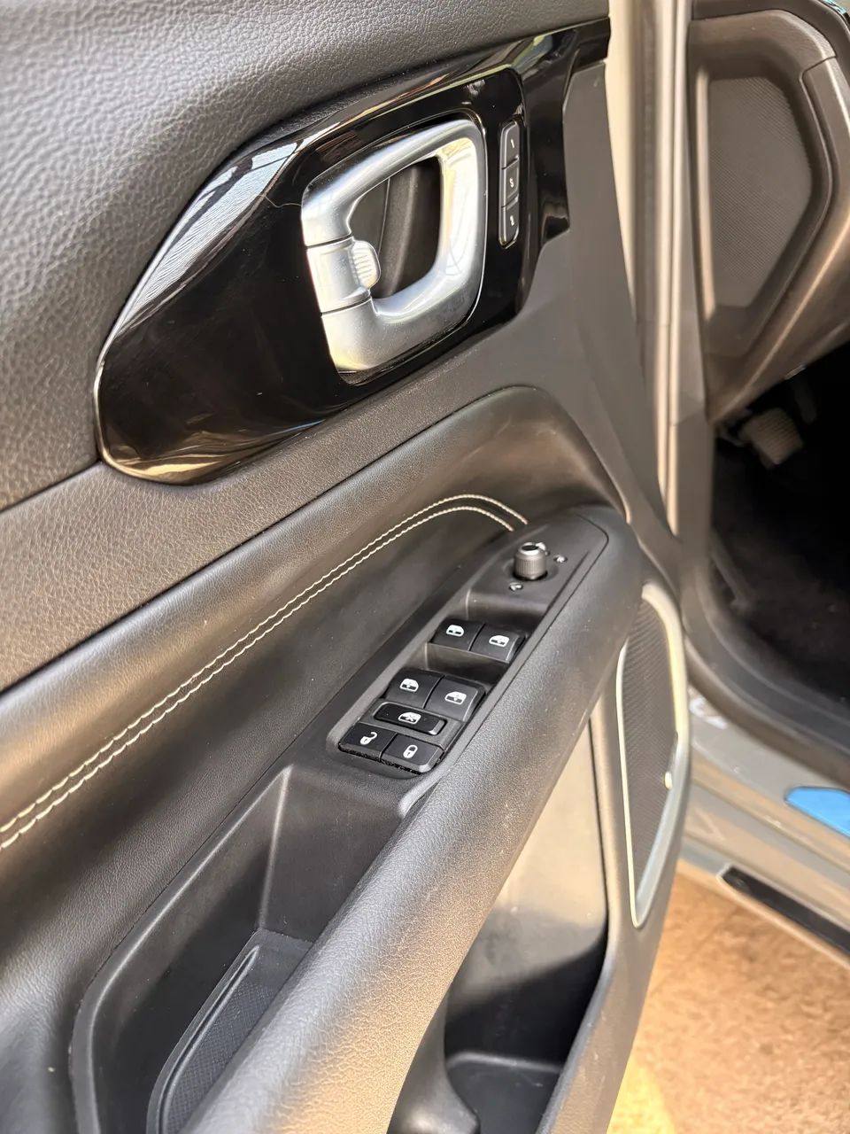 Jeep Commander Black Hurricane 2.0 4X4 TB AUT 2025 - Foto 10