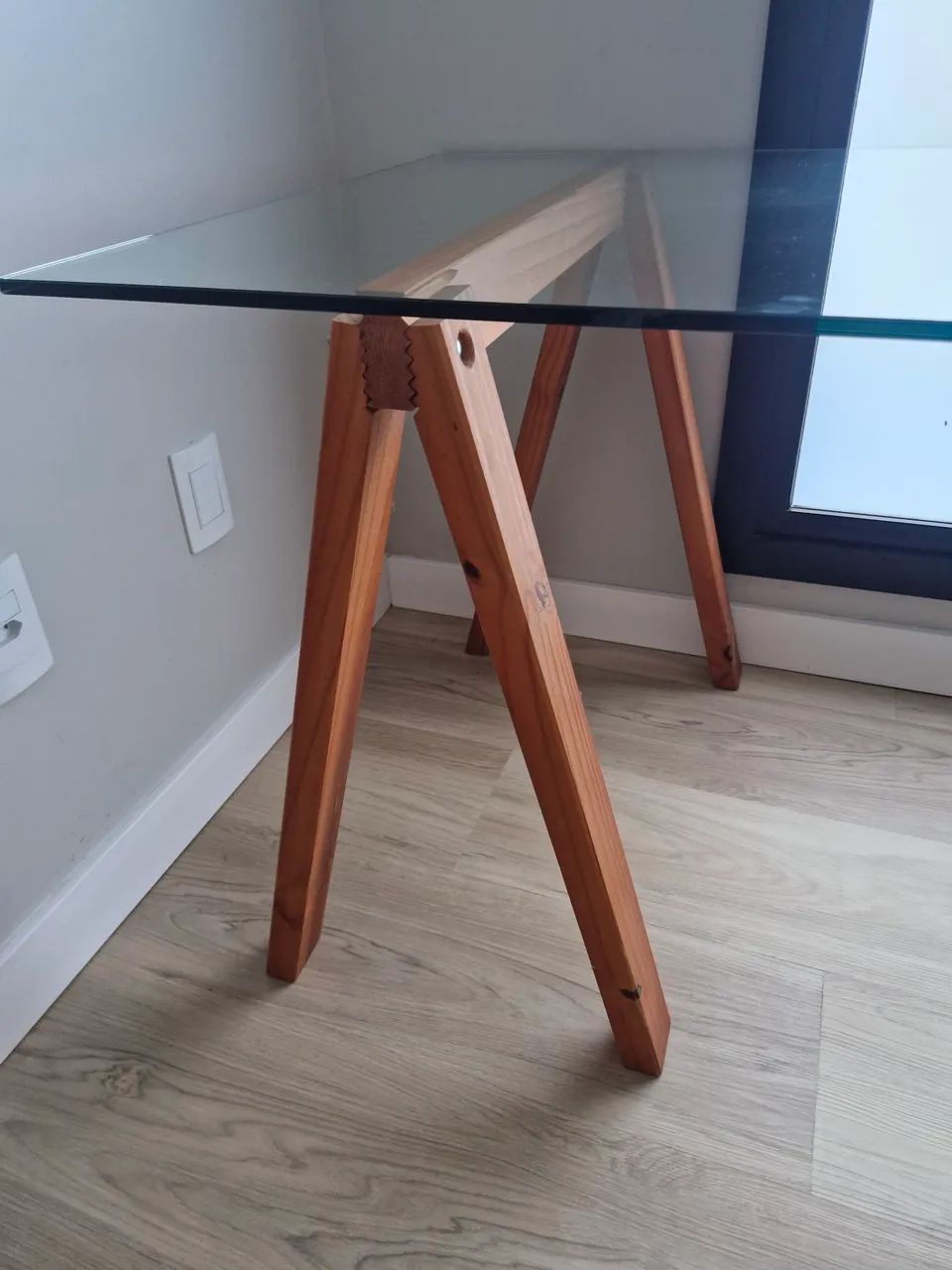 Escrivaninha de vidro com pés caveletes - Foto 3