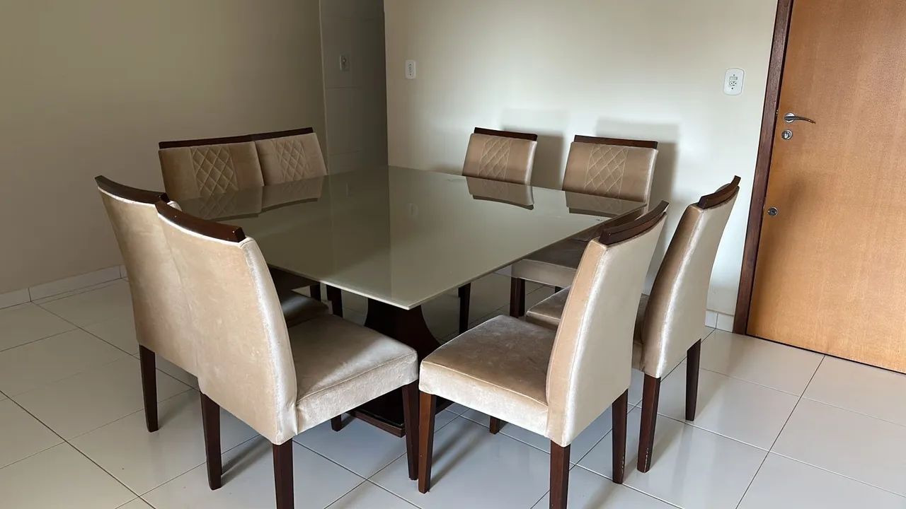 Mesa Mdf quadrada com 8 cadeiras estofadas