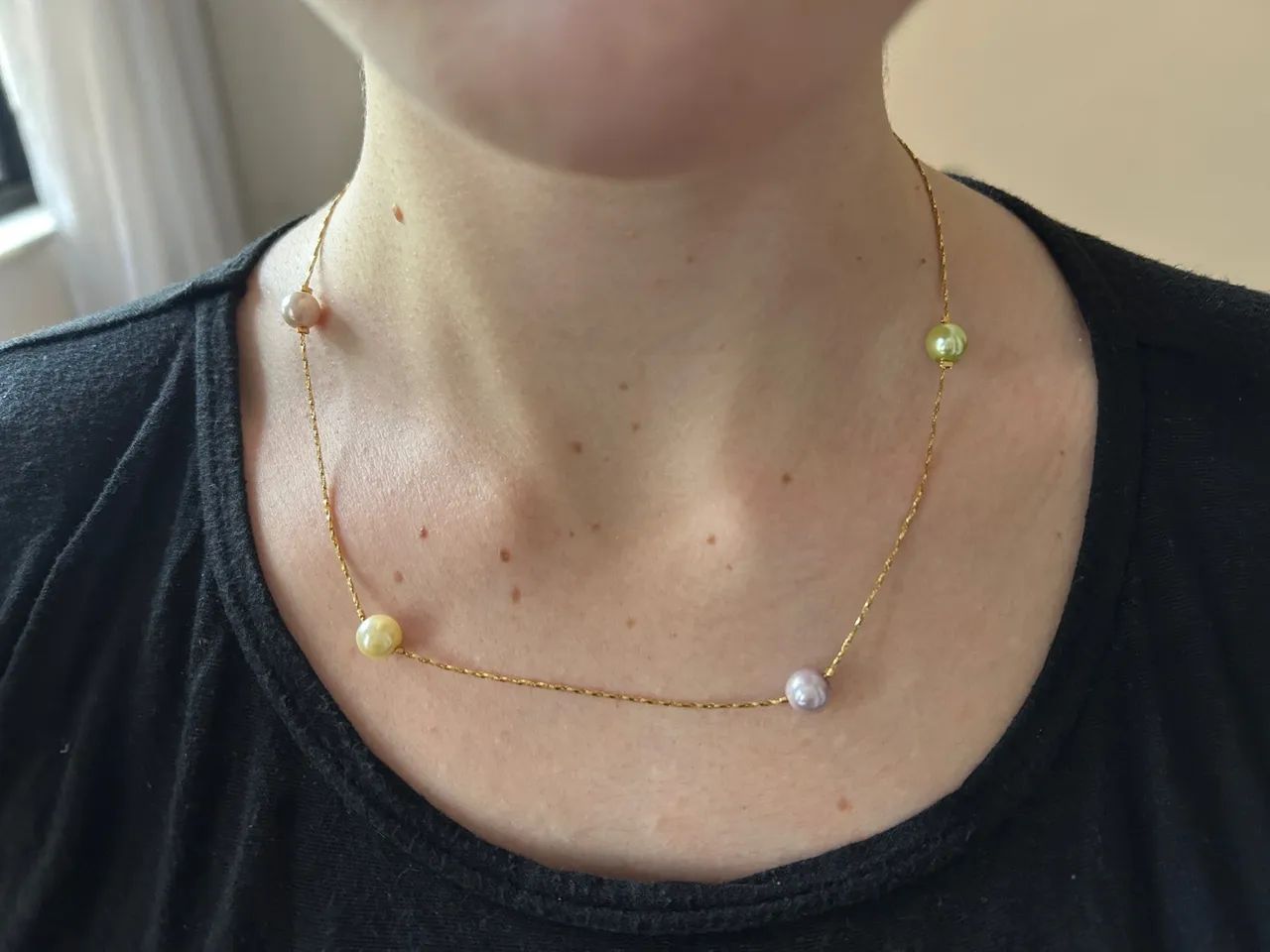 Conjunto colar e pulseira de pérola colorida - Foto 2