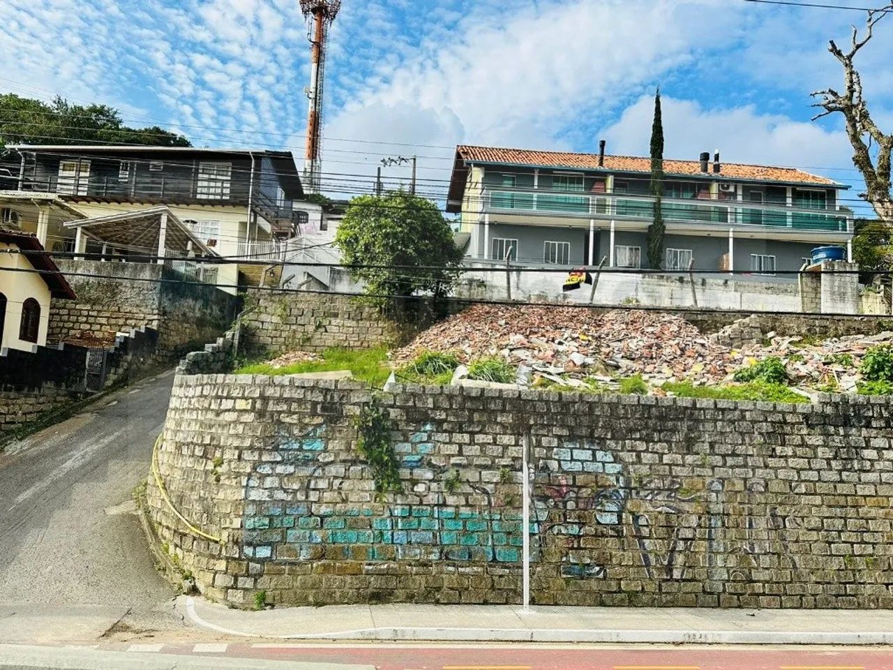 Terreno à Venda na Costeira do Pirajubaé, Florianópolis!