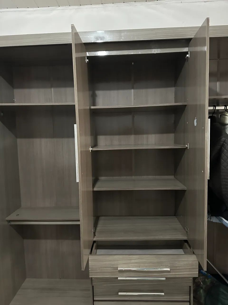Guarda roupa casal 