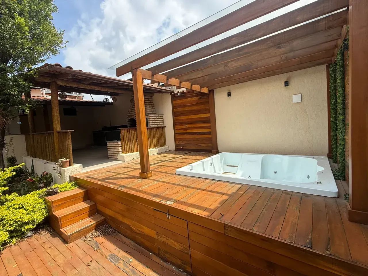 Casa 3 Quartos com Suíte, Ofurô e Churrasqueira no Vereda