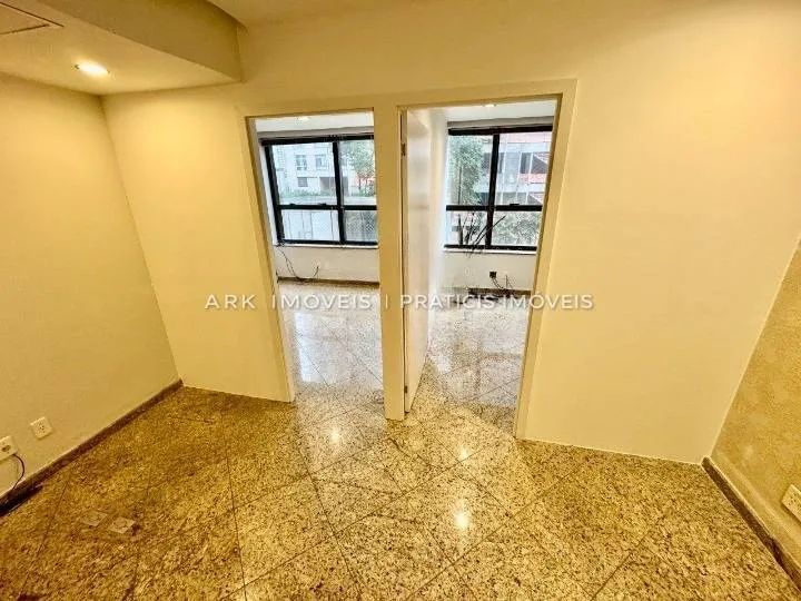 Locação na Vila Mariana, Sala comercial reformada, 31m2, com 1 vaga.