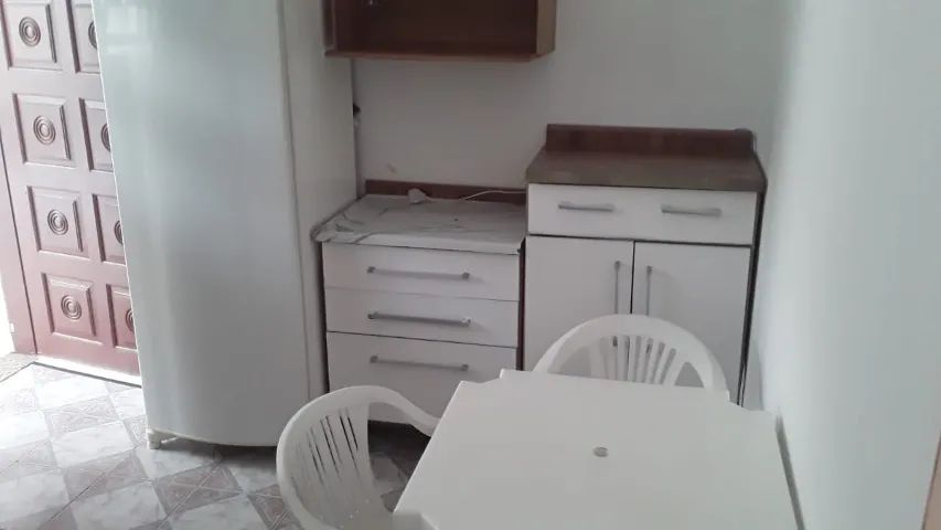 ALUGA EM PERUÍBE -  CASA DE FUNDOS - MOBILIADA - COM CAUÇÃO - Foto 4