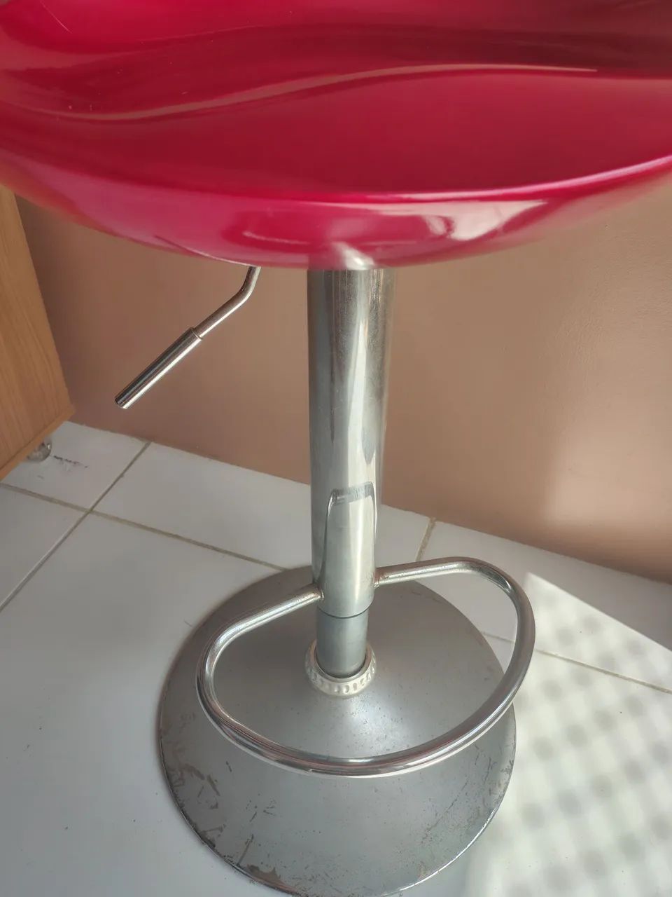 Vende-se banco alto vermelho  - Foto 2