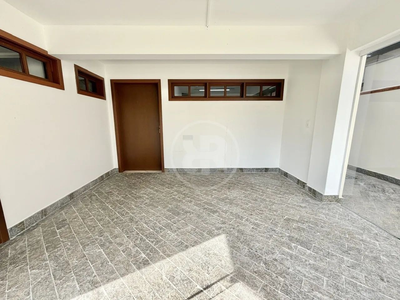 Sala Comercial/Escritório com 60m², 4 Ambientes e 2 Vagas Externas, para Alugar no bairro  - Foto 3