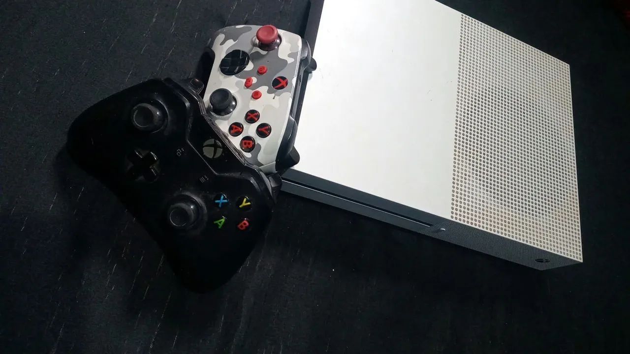 Xbox One S + 2 Controles 