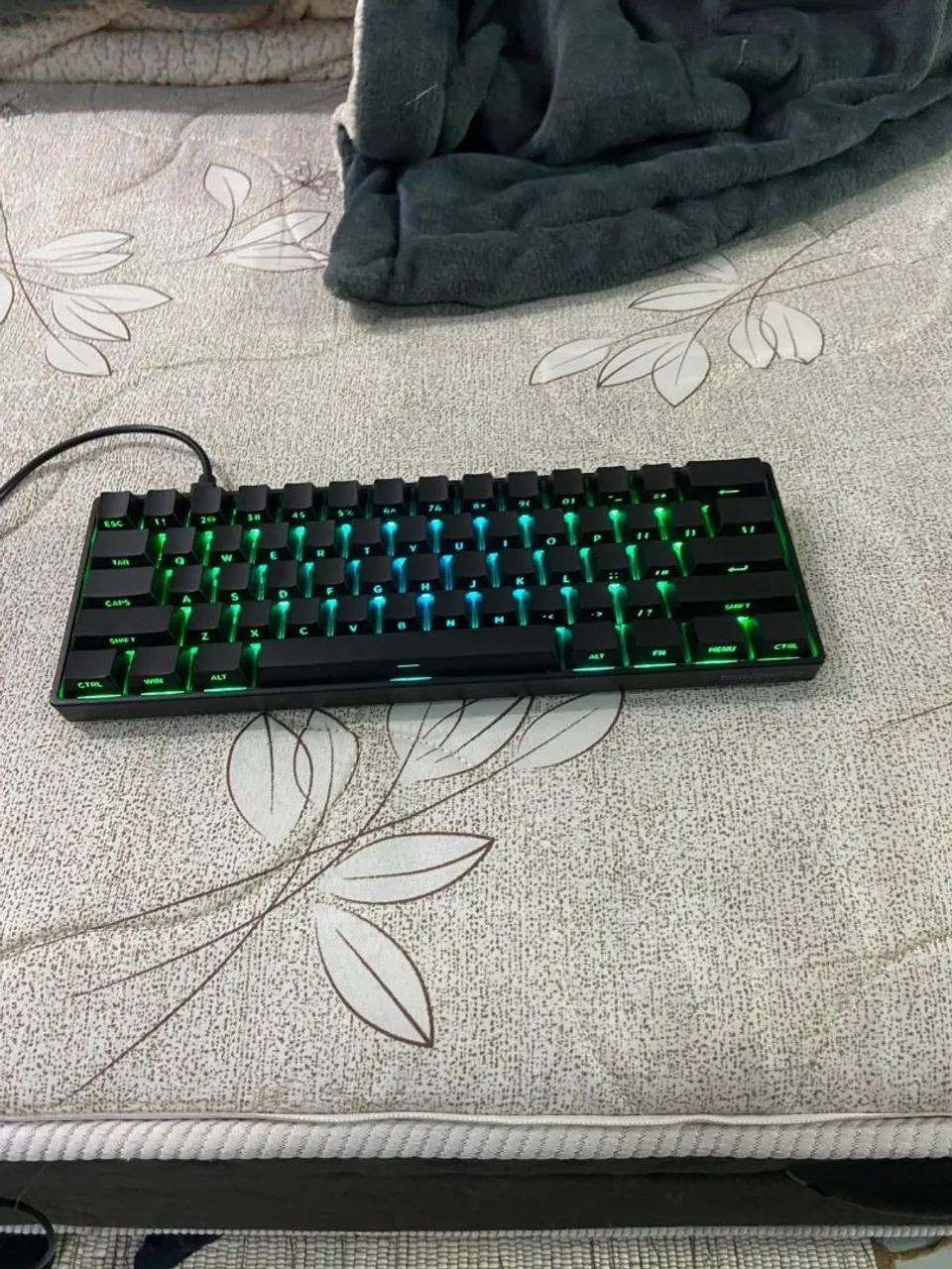 Teclado fun60 magnetico mouse delux rosa sem fio usado em estado bom - Foto 2