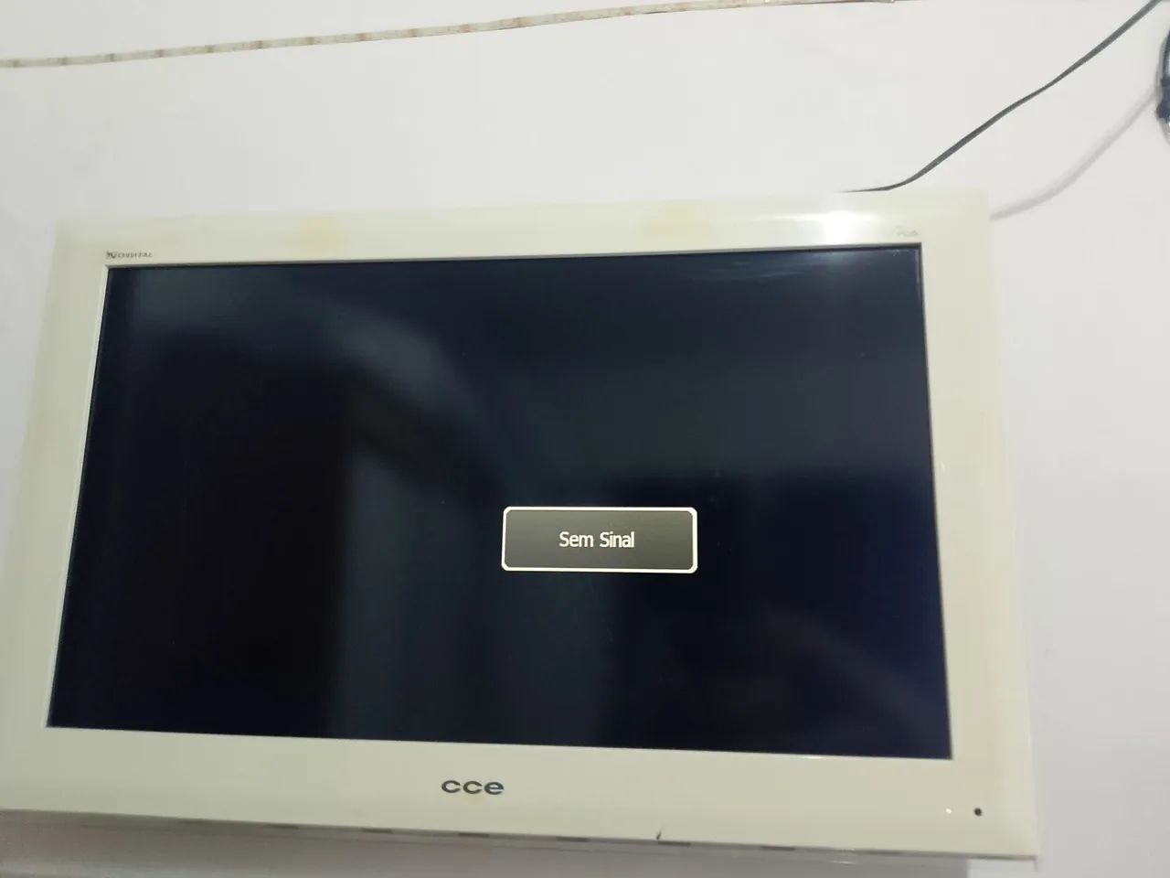 Tv LCD 32" CCE com tv digital( conversor integrado)  - Foto 3