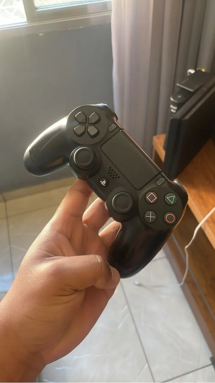 Ps4 1 terá com 2 controles  - Foto 4