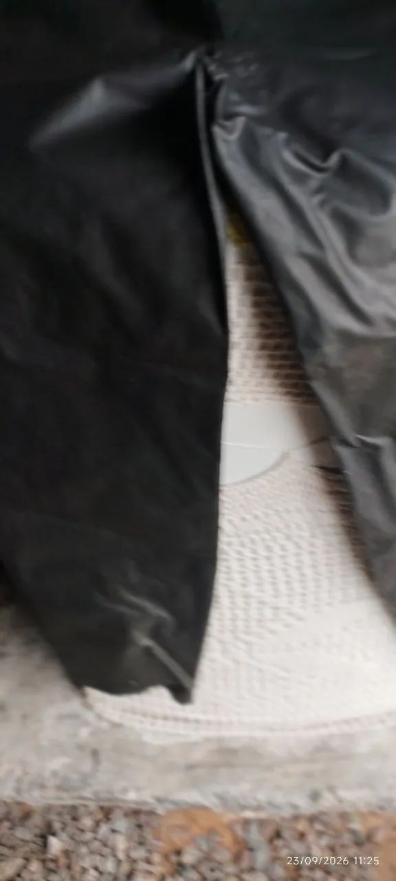 Vendo capa chuva para motoqueiro usada e  luva protetora nova  - Foto 3