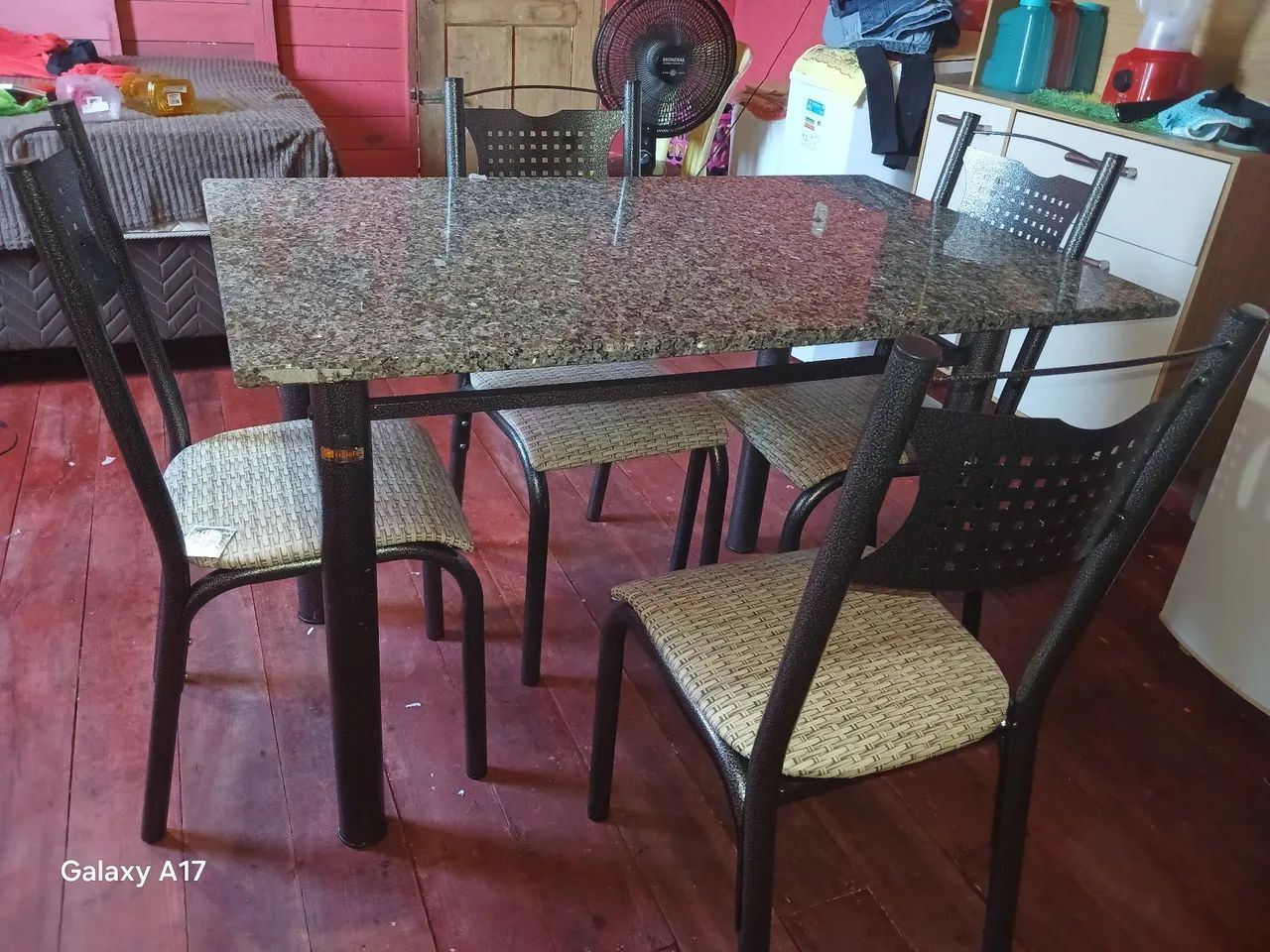 Vendo mesa de mármore nova menos de um mês de uso com documento  - Foto 2