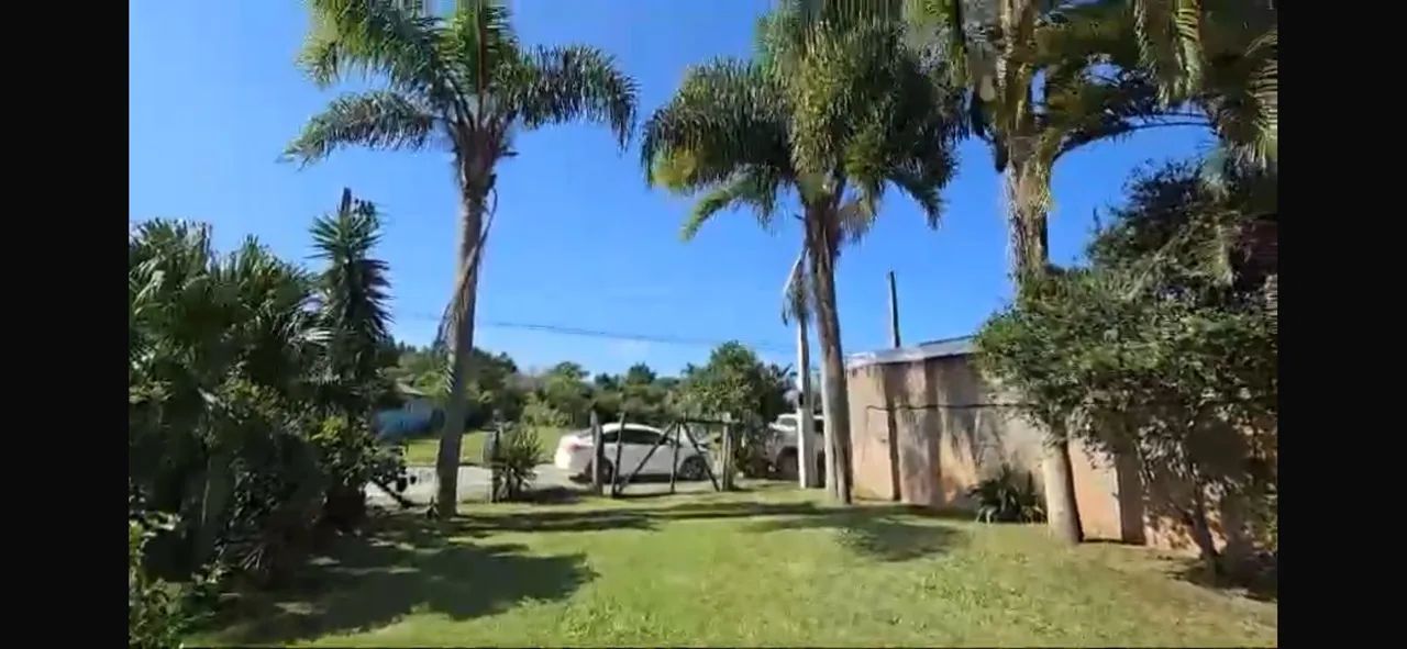 Terreno com pequena casa na Estrada da Barra 