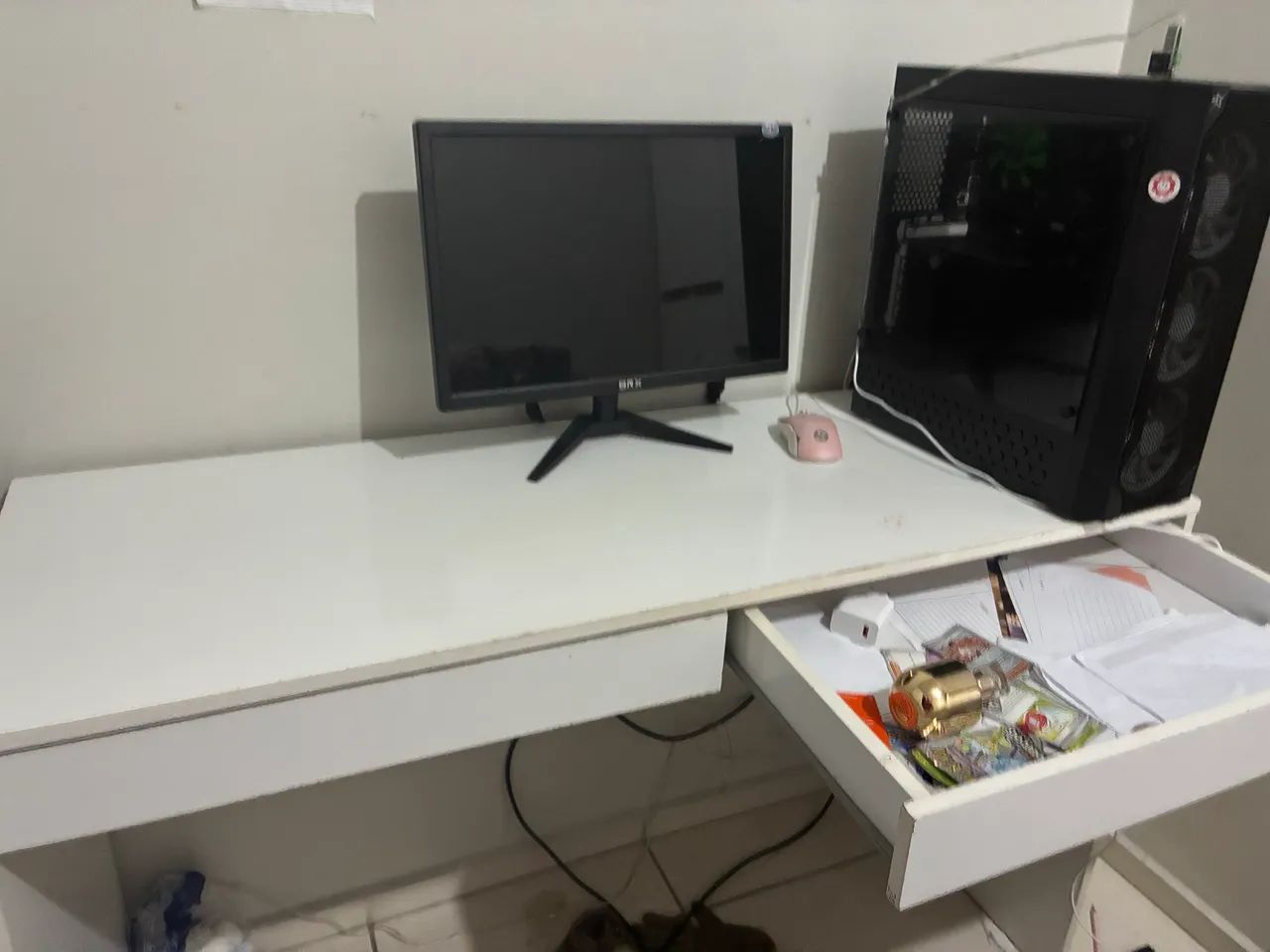 Mesa Branca Usada
