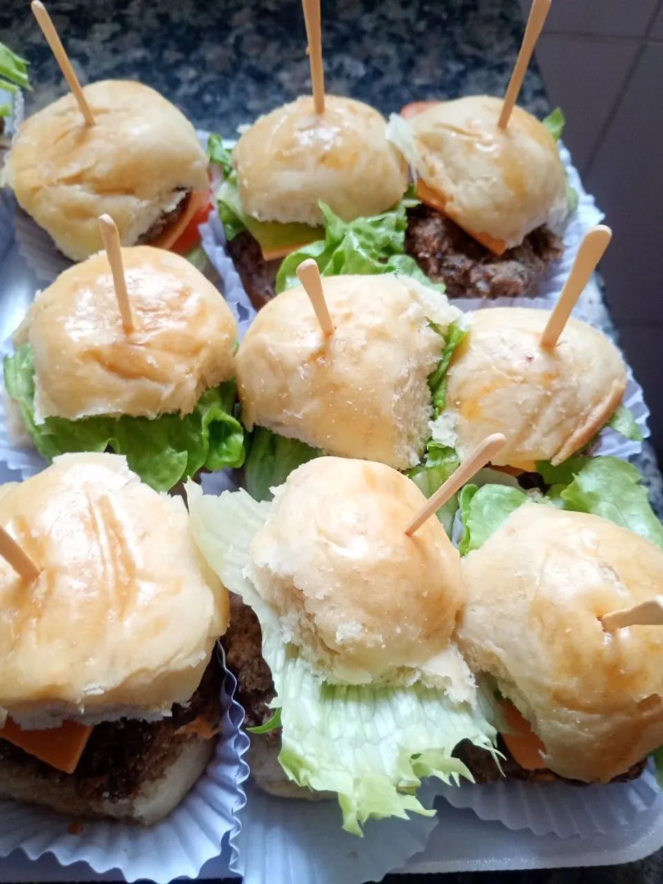 Mini hambúrguer para festa