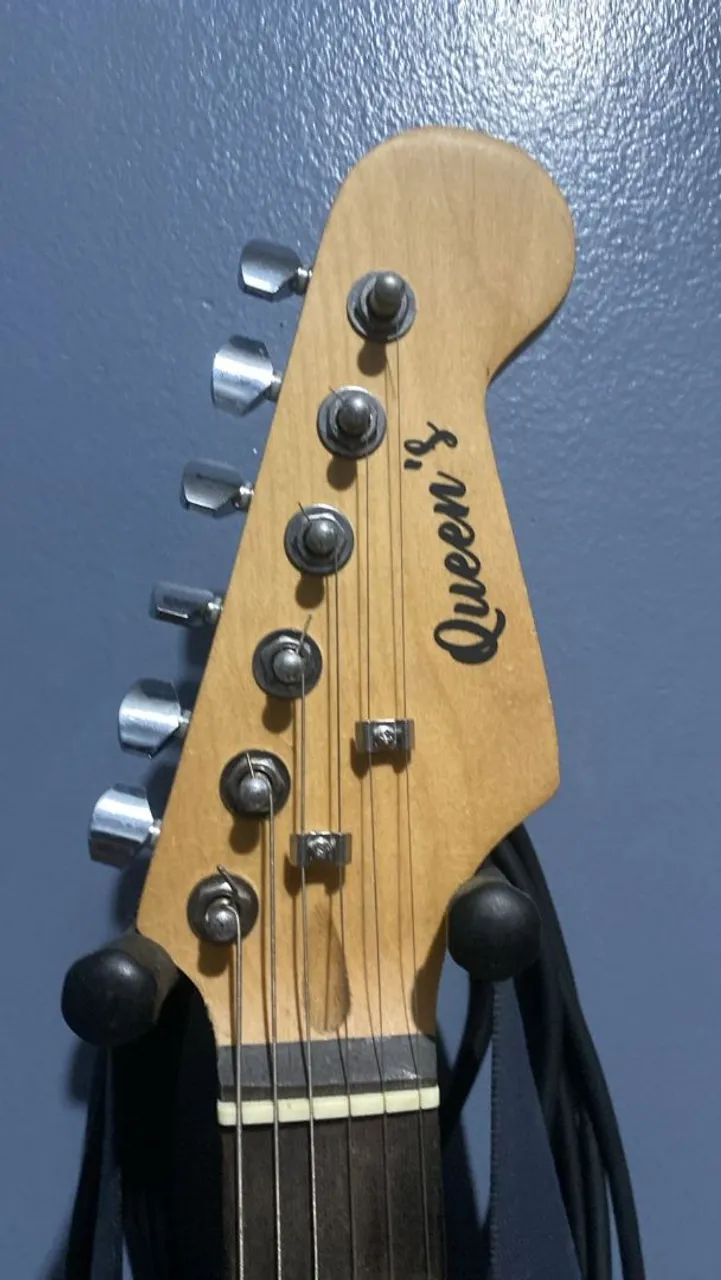 Guitarra Stratocaster, correia e cabo - Foto 3