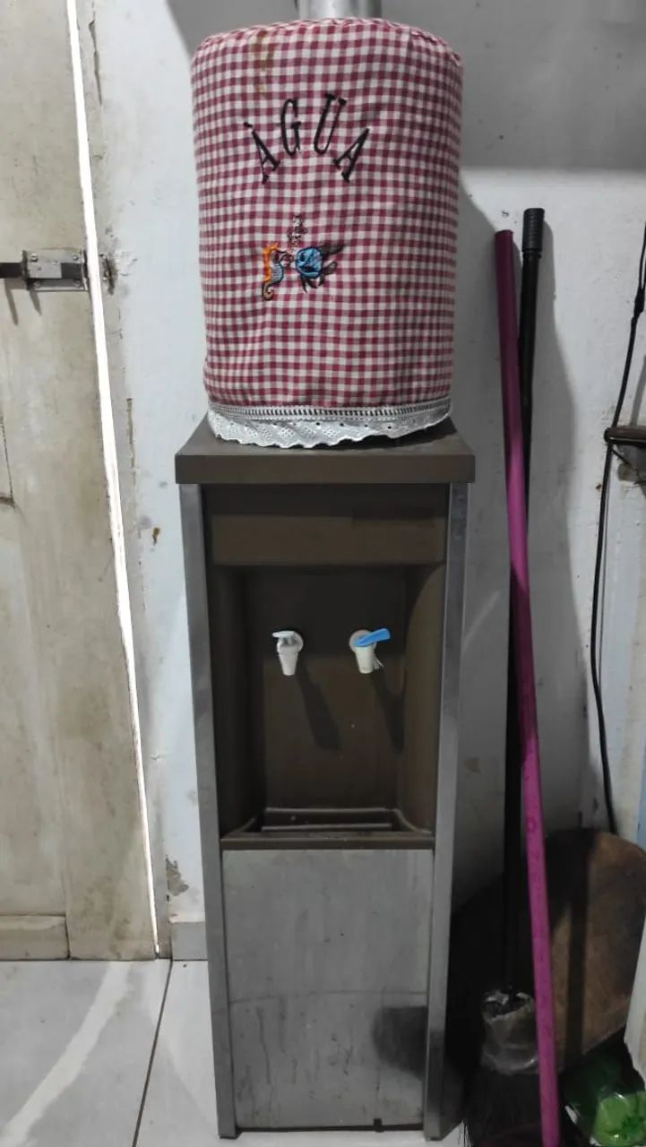 Vende-se esse bebedouro.