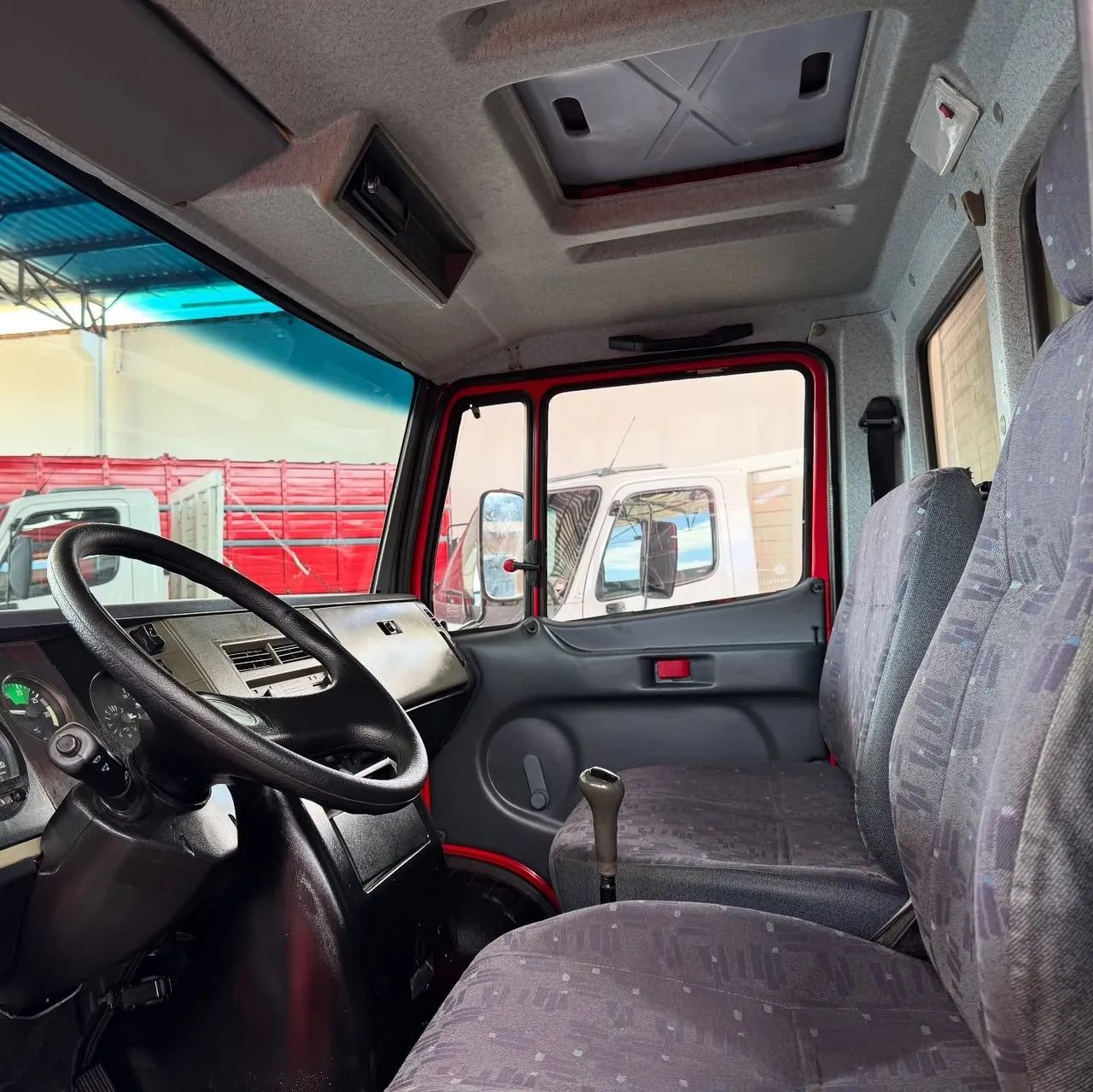 Caminhão MB 710 PLUS - Foto 5