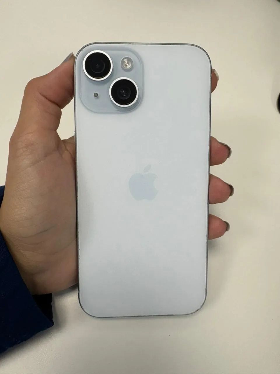 iPhone 15 azul 