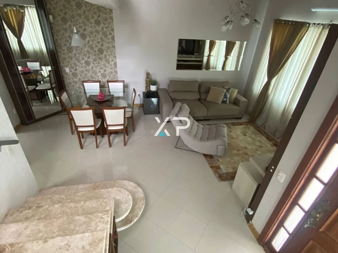 Casa de alto padrão com 3 dor, acabamentos premium e localização privilegiada.