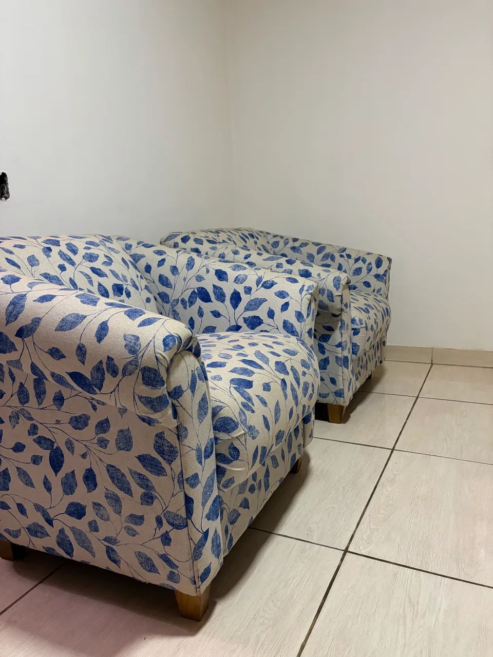 Vendo Duas Poltronas Estampadas - Foto 3