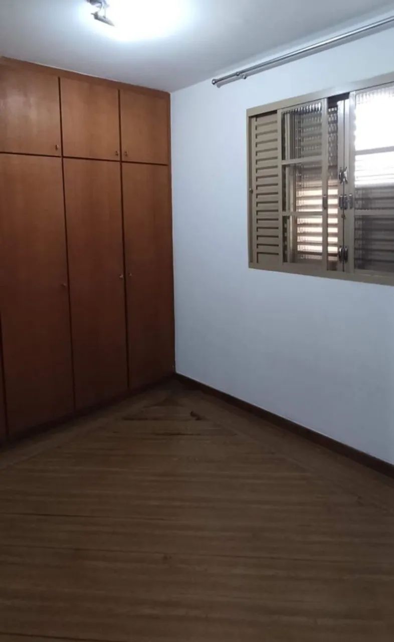 Sobrado 5 quartos com quintal grande - Próximo à Praça da Bíblia - * - Foto 3