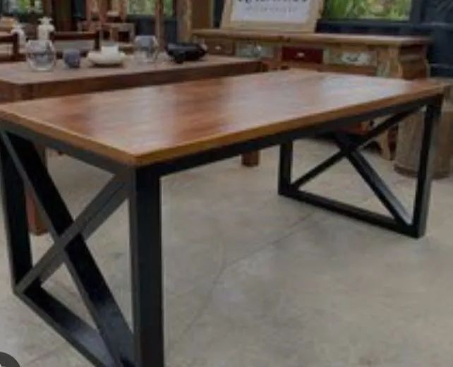 Mesa industrial reforçada 