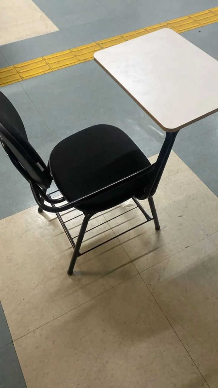 Cadeiras Escolar PRANCHETÃO SEMINOVAS - Foto 2