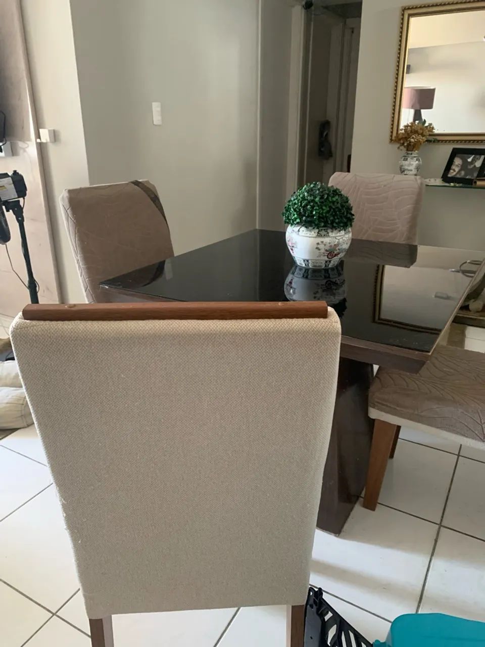 Vendo conjunto de mesa de jantar com 4 cadeiras. Excelente oportunidade! - Foto 3