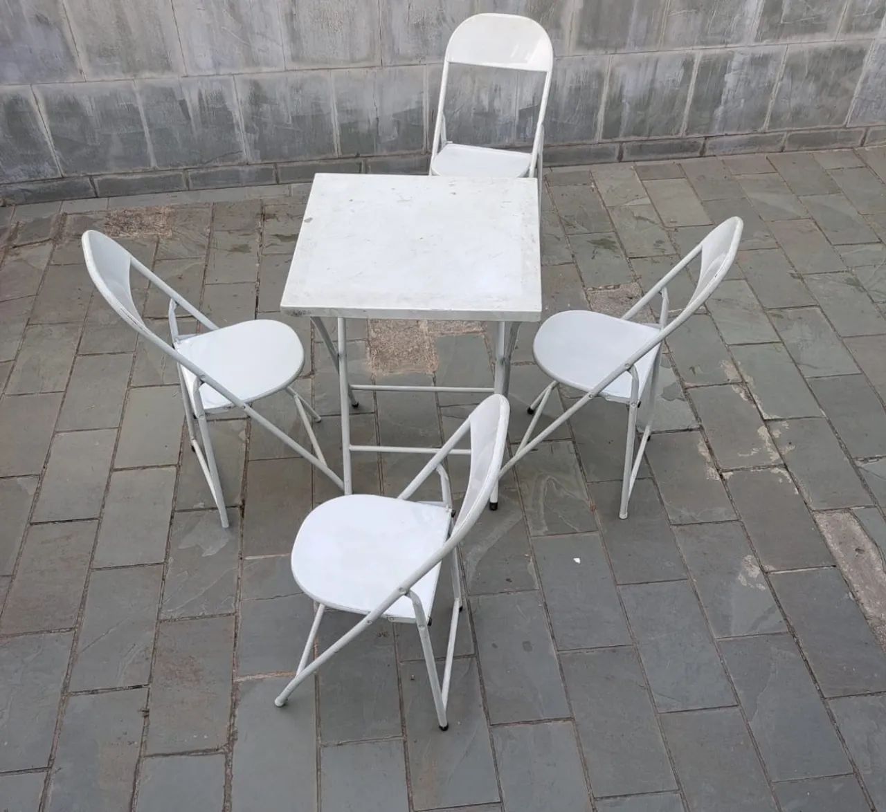 Conjunto mesa com 4 cadeiras 