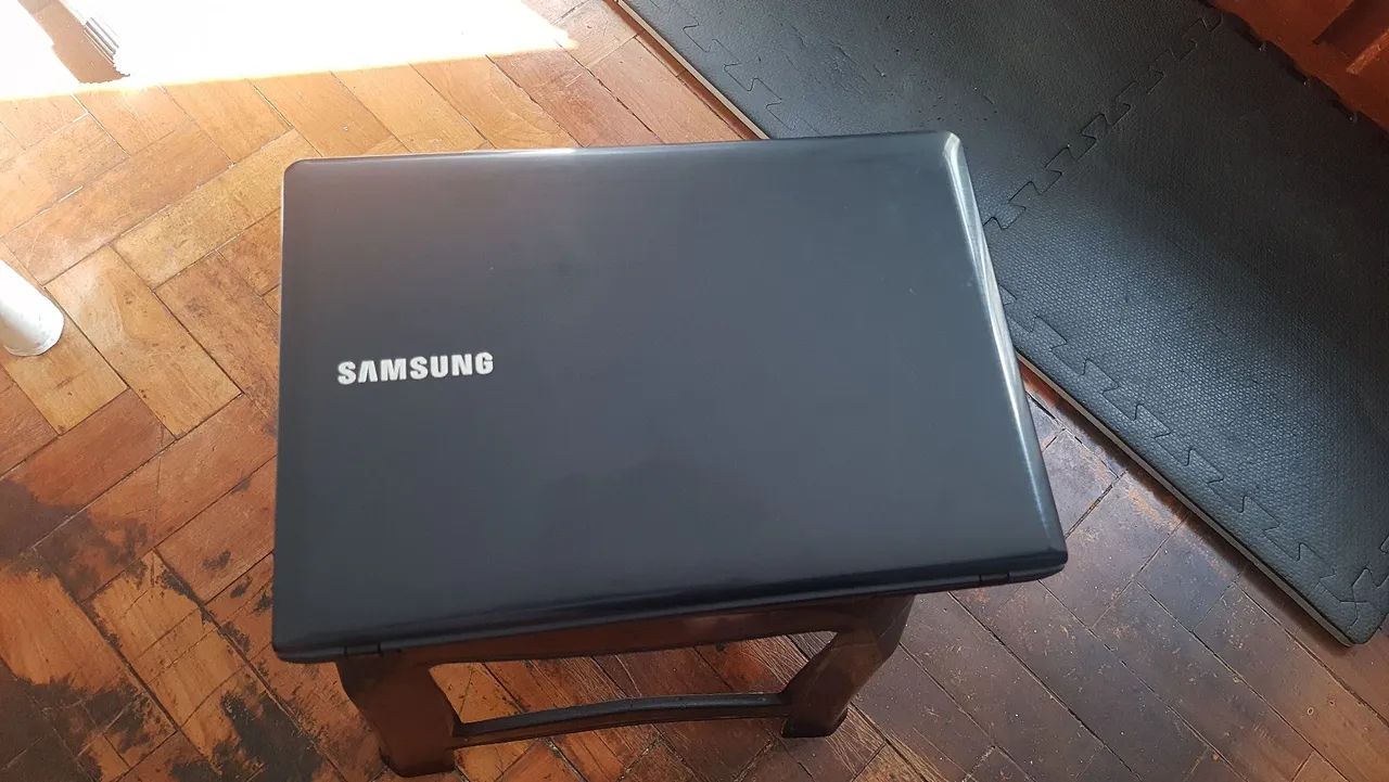 Notebook Samsung bem conservado e com case nova de notebook de brinde.  - Foto 5