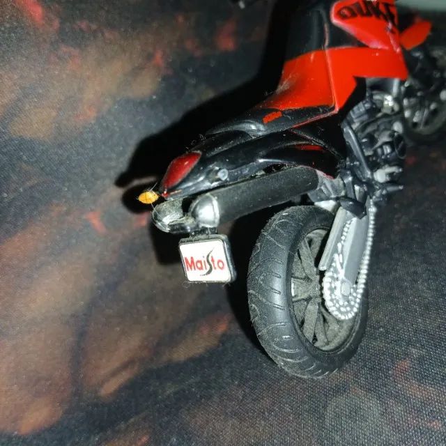 MININATURA DA MOTO DUKE KTM VERMELHA E PRETA - Foto 5