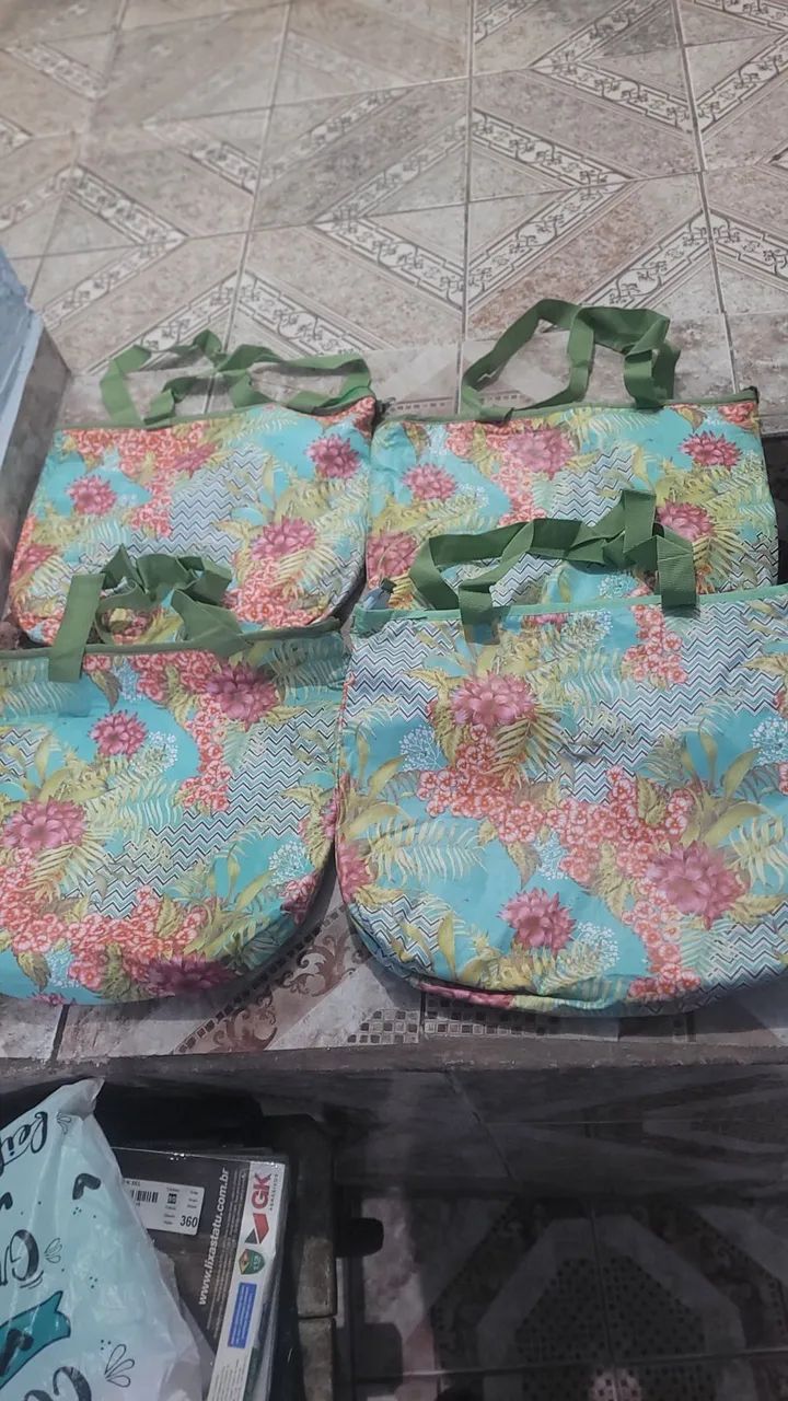 Lote de bolsas térmica e sacolas - Foto 4