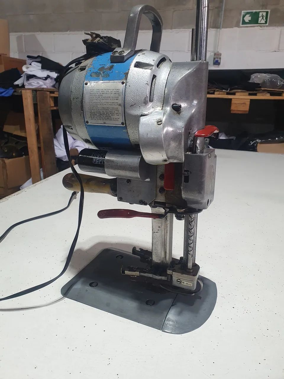 Máquina de Cortar Tecido Profissional 
