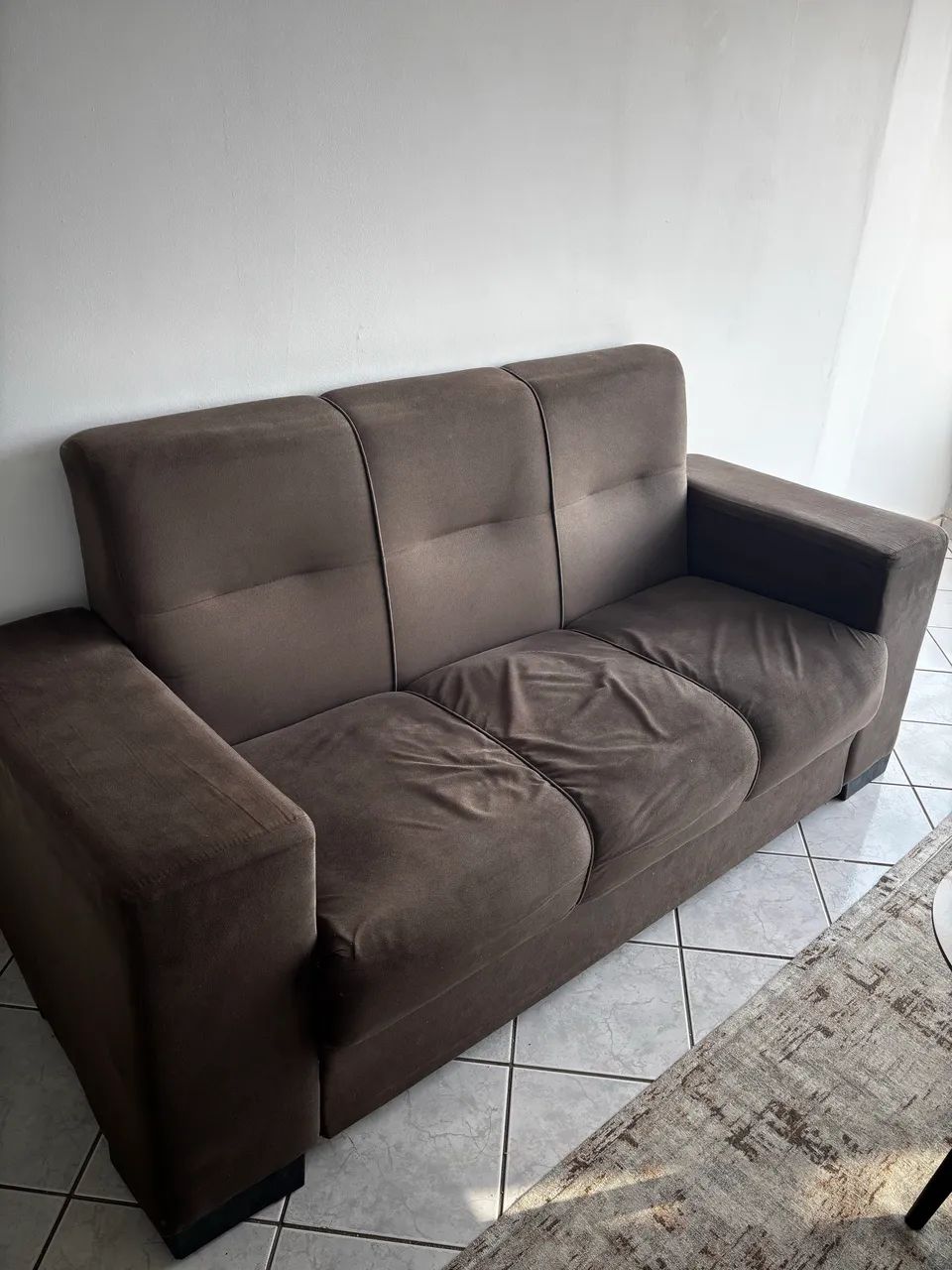 Vendo sofá + mesa centro + tapete em excelente estado. 