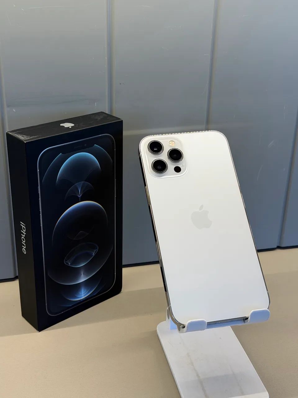 iPhone 12 Pro シルバー 128GB iPhone 12 Pro Max 128gb Silver Semi Novo | Loja Física - Celulares