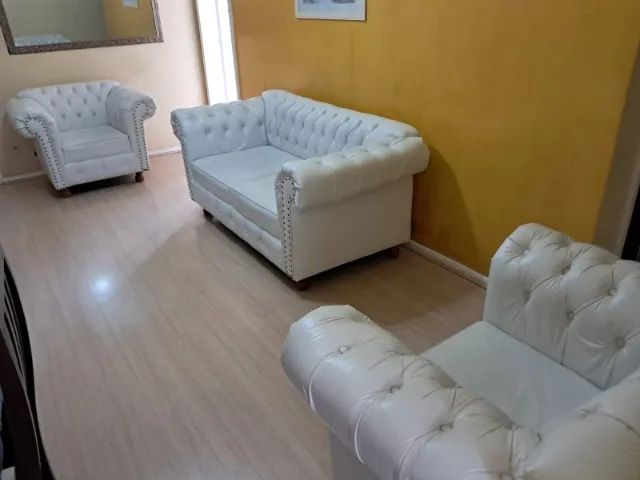 Conjunto de Sofás Clássicos Estilo Chester - 2 Lugares + 2 Poltronas