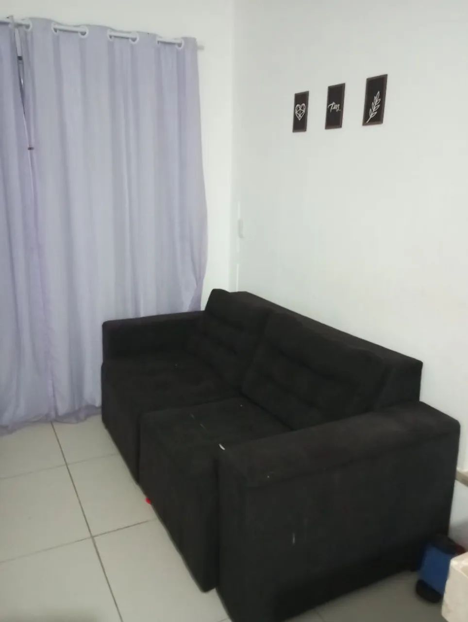 Sofá retrátil preto 3 lugares - Foto 4