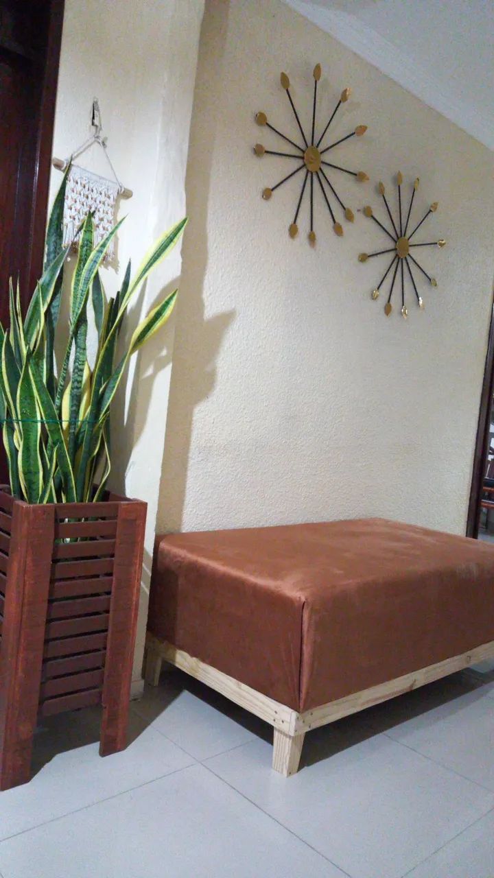 Sofá Cama Estofado com pés de Madeira - R$ 300 - Foto 3