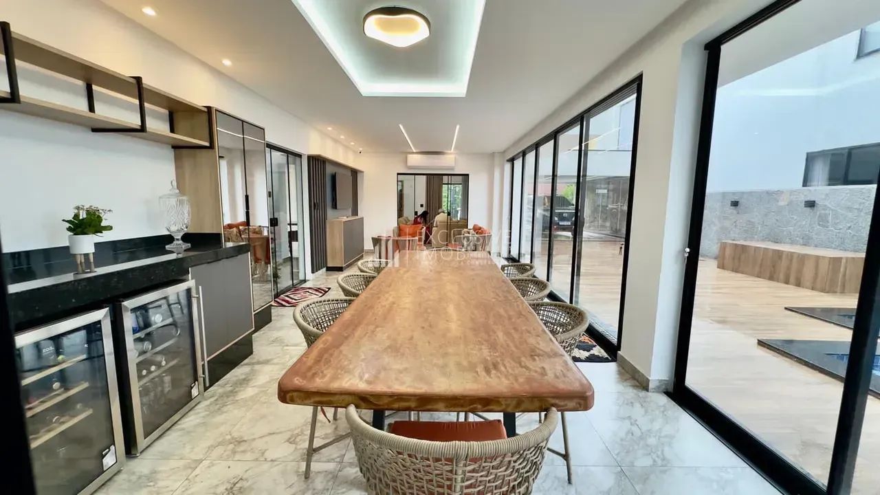 LINDÍSSIMA CASA NO MONTENEGRO BOULEVARD - Foto 3