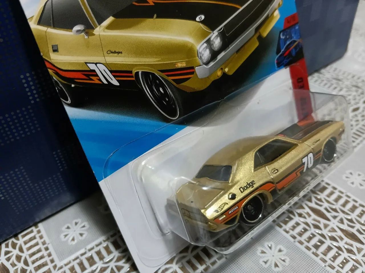 Kit Hot Wheels "70 Dogge Hemi Challenger e Chevy Chevette  - Foto 4